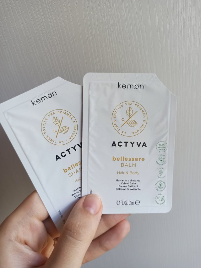 Denkowanie część druga :) Grudzień, kosmetyki w świątecznych opakowaniach lub w świątecznych kolorach: czerwonym, zielonym i złotym 