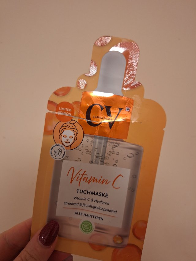 Denkowanie część druga :) Grudzień, kosmetyki w świątecznych opakowaniach lub w świątecznych kolorach: czerwonym, zielonym i złotym 