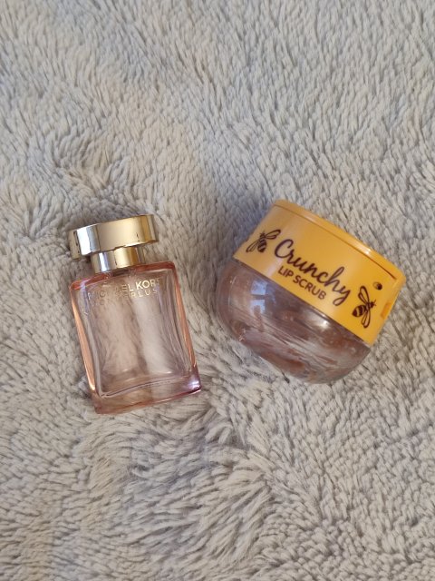 Denkowanie część druga :) Grudzień, kosmetyki w świątecznych opakowaniach lub w świątecznych kolorach: czerwonym, zielonym i złotym 