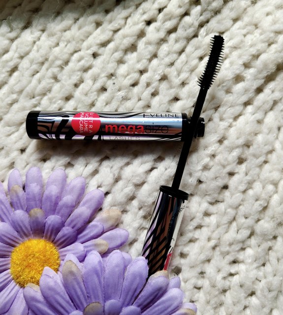 Eveline Mega Size Lashes, pogrubiająco-wydłużający tusz do rzęs