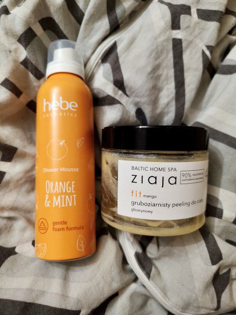 Denkowanie część druga :) Grudzień, kosmetyki w świątecznych opakowaniach lub w świątecznych kolorach: czerwonym, zielonym i złotym 