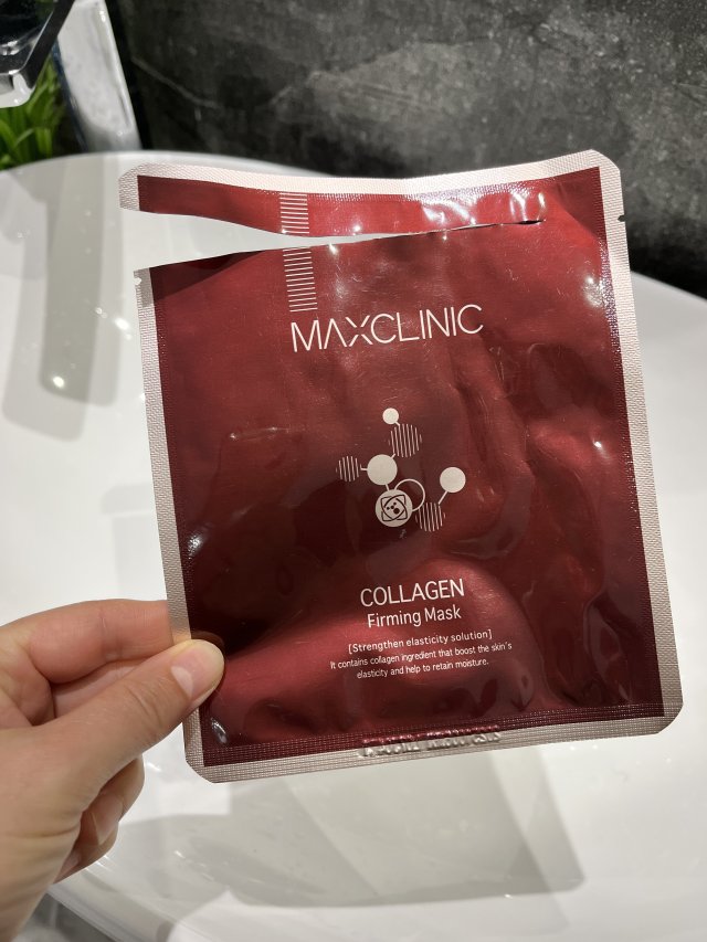 Denkowanie część druga :) Grudzień, kosmetyki w świątecznych opakowaniach lub w świątecznych kolorach: czerwonym, zielonym i złotym 