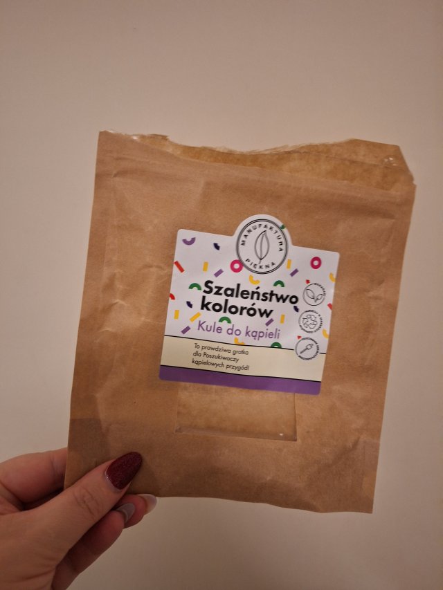 Denkowanie część druga :) Grudzień, kosmetyki w świątecznych opakowaniach lub w świątecznych kolorach: czerwonym, zielonym i złotym 