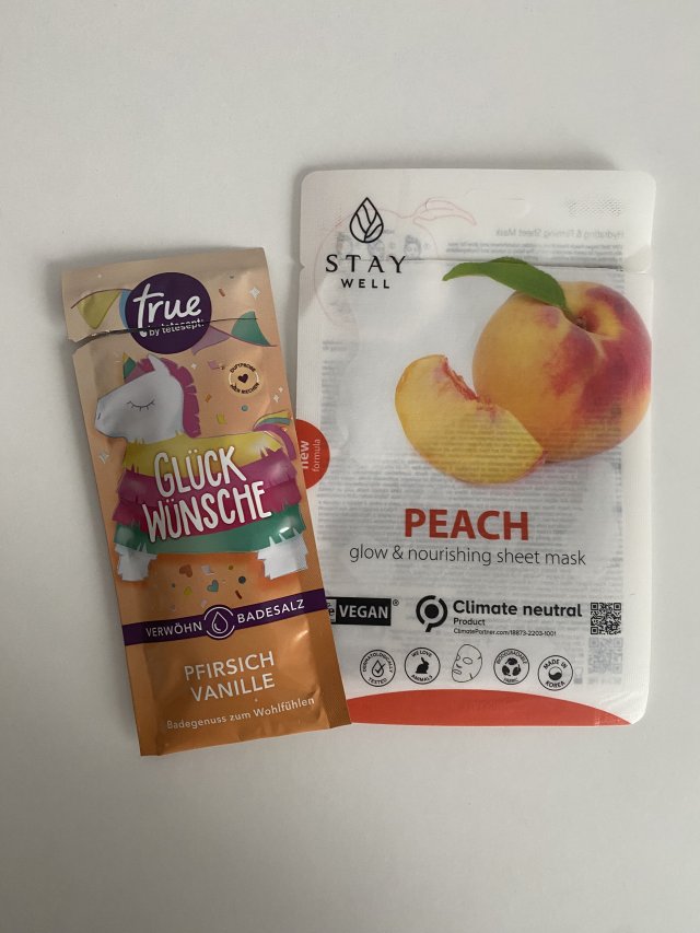 Denkowanie część druga :) Grudzień, kosmetyki w świątecznych opakowaniach lub w świątecznych kolorach: czerwonym, zielonym i złotym 