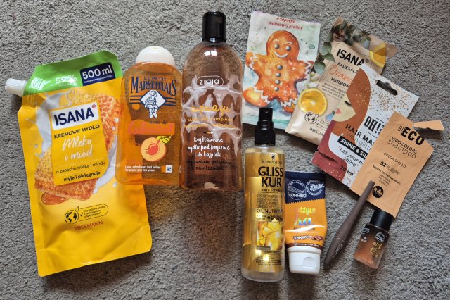 Denkowanie część druga :) Grudzień, kosmetyki w świątecznych opakowaniach lub w świątecznych kolorach: czerwonym, zielonym i złotym 
