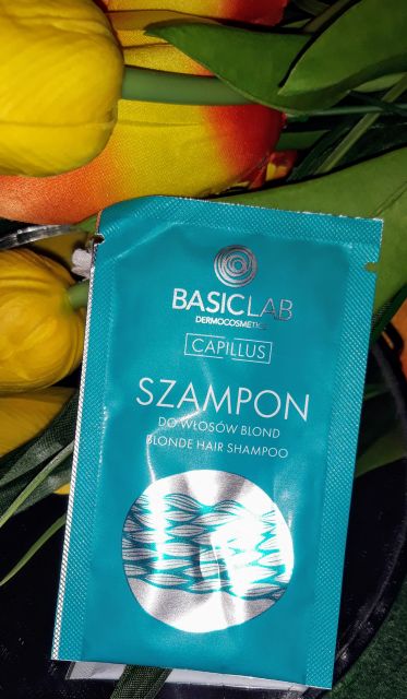 BasicLab Dermocosmetics Capillus, Szampon do włosów blond