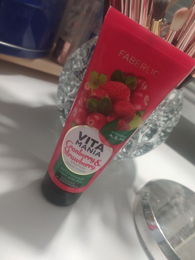 Faberlic Krem do rąk, Vitamania , borowka i truskawka