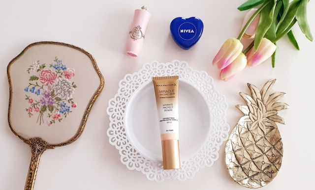 Max Factor Miracle Second Skin Foundation, Podkład do twarzy, SPF 20, nr 01 Fair