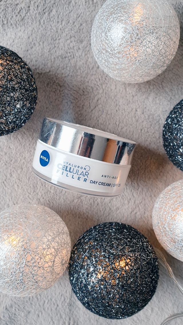 Krem do twarzy Nivea Hyaluron CELLULAR Filler na dzień.