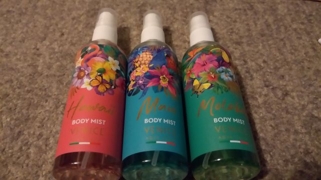 Zestaw mgiełek do ciała od marki Venice Aqua Italia.