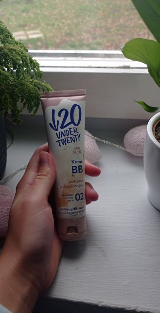 Under Twenty Anti! Acne, Matujący krem BB o działaniu antybakteryjnym, nr 02