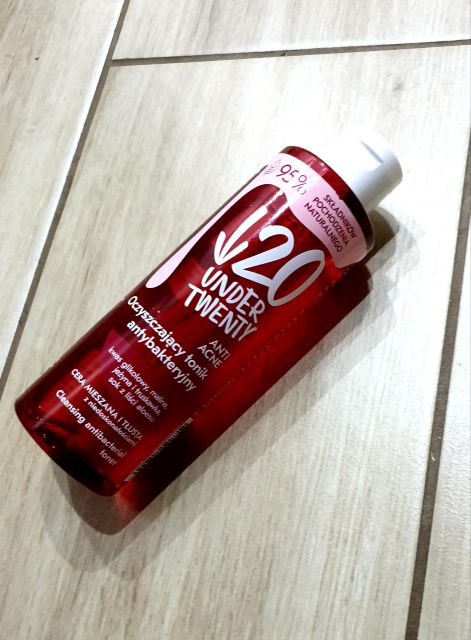 Under Twenty Anti Acne, oczyszczający tonik antybakteryjny