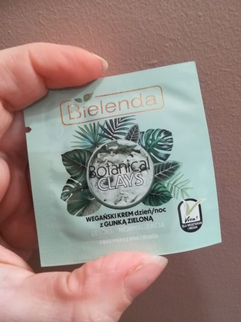 Bielenda Botanical Clays, Krem do twarzy, Wegański, Na dzień i na noc, Z glinką zieloną 