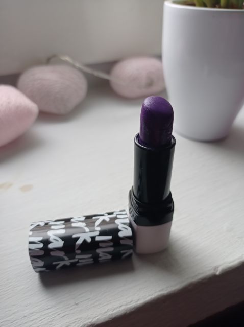 Avon Mark, Epic Lip, Szminka do ust Moc koloru, Kolor Spellbound