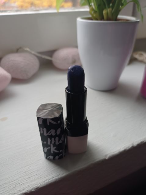 Avon Mark, Epic Lip, Szminka do ust Moc koloru, Kolor Blue Suede