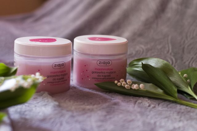 Ziaja Pielęgnacyjny Przysmak, Marshmallow, Galaretka myjąca do kąpieli, Truskawkowy puch