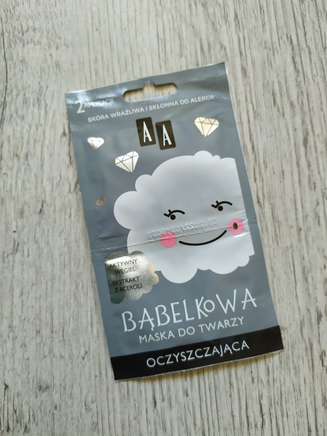 AA Maseczka do twarzy, Bąbelkowa, Oczyszczająca, Aktywny węgiel i ekstrakt z aceroli