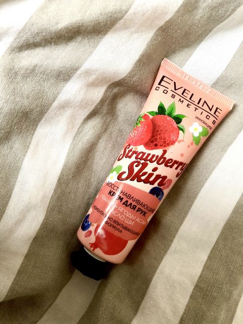 Eveline Balsam do rąk, Regenerujący, Strawberry Skin