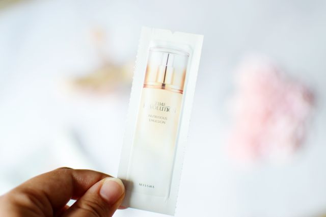 MISSHA Time Revolution Nutritious Emulsion Dogłębnie nawilżający  