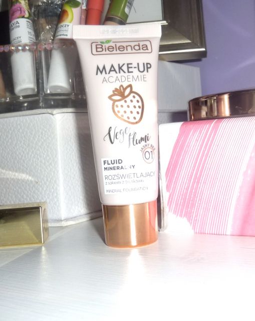 Bielenda Make-Up Academie, Fluid mineralny, Rozświetlający, nr 01 Jasny Beż