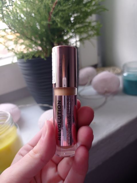 Makeup Revolution Conceal & Define, Korektor do twarzy, nr C11