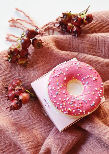 Makeup Revolution I Heart Revolution, Donuts, Paleta cieni do powiek, Raspberry Icing