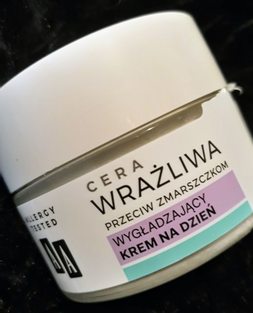 AA Krem wygładzający na dzień, cera wrażliwa, przeciw zmarszczkom