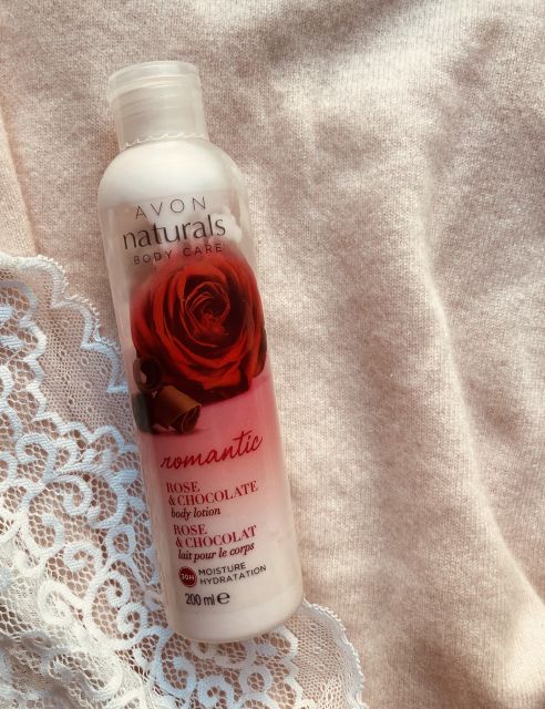 Balsam do ciała Avon Romantic, róża i czekolada