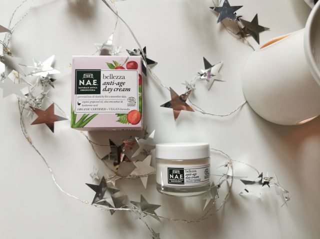 N.A.E. Naturale Antica Erboristeria. Krem do twarzy, Na dzień, Anti-Age, Organiczny olej z pestek winogron, Ekstrakt z aloesu i Kwas hialuronowy