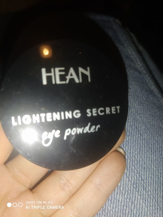 HEAN Lightening Secret, Puder pod oczy, Rozświetlający, Ultralekki
