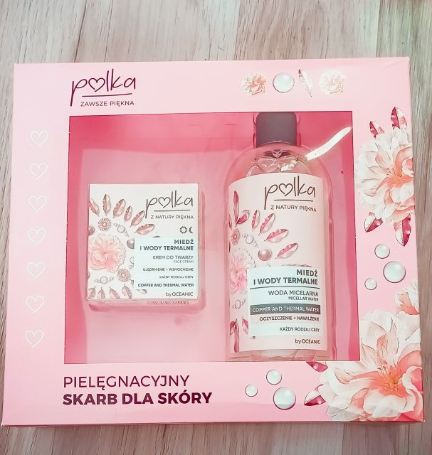 Zestaw kosmetyków, polka