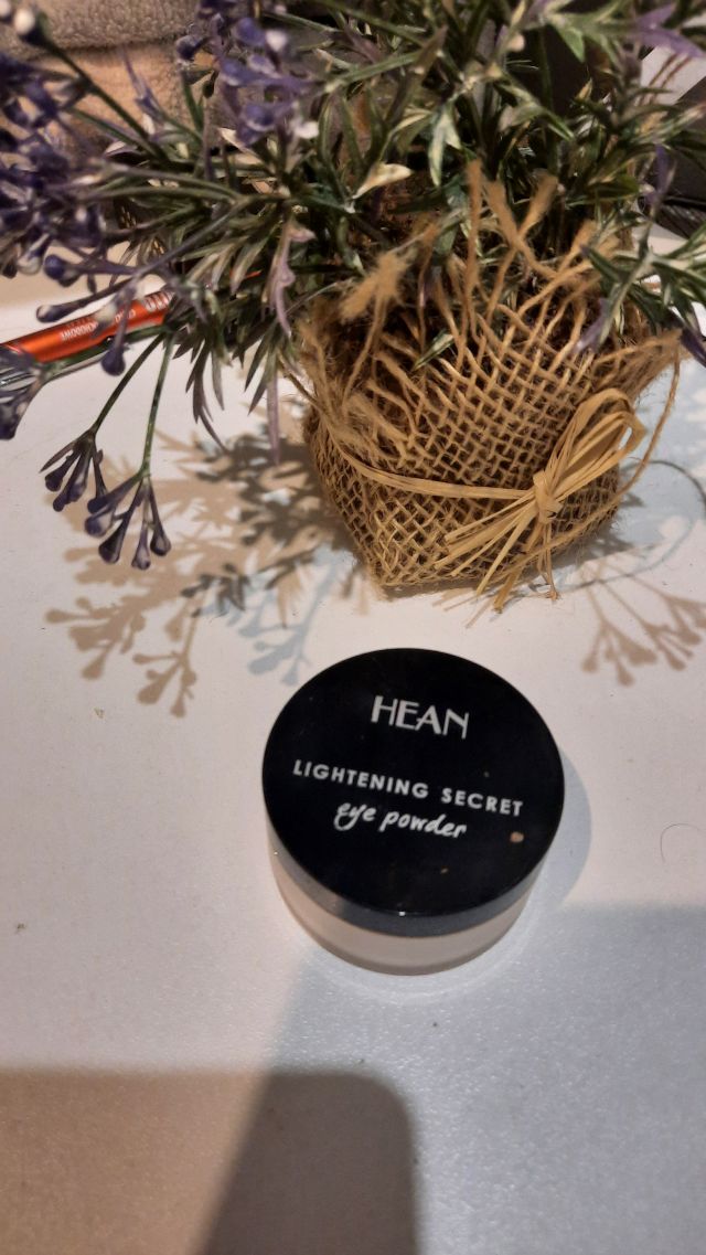 HEAN Lightening Secret, Puder pod oczy, Rozświetlający, Ultralekki