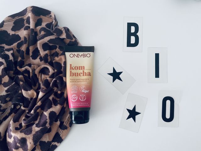 OnlyBio Pasta peelingująca przeciw zaskórnikom, Kombucha, Pestki moreli + papaina