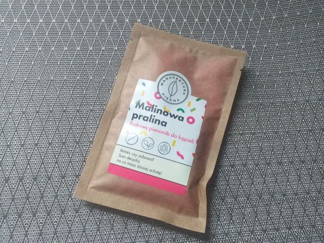 Marba Cosmetics Manufaktura Piękna, Pudrowy pianorób do kąpieli, Malinowa pralina