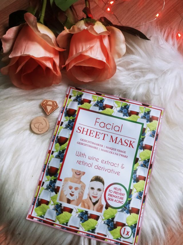 Action Maska do twarzy w płacie, Wyciąg wina i pochodna retinolu