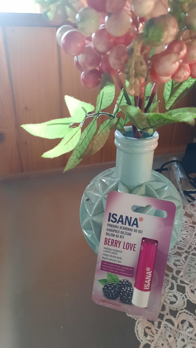Isana Pomadka ochronna do ust, Berry Love