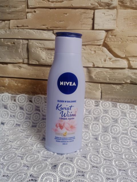 Nivea Nivea Body Olejek w balsamie nawilżający Kwiat Wiśni i Olejek Jojoba 