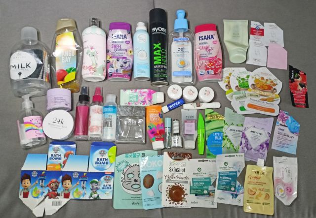 akcja denkowanie! grudzień - kosmetyki w świątecznych opakowaniach i świątecznych kolorach 🎄❄️⛄🎀🎁🎅