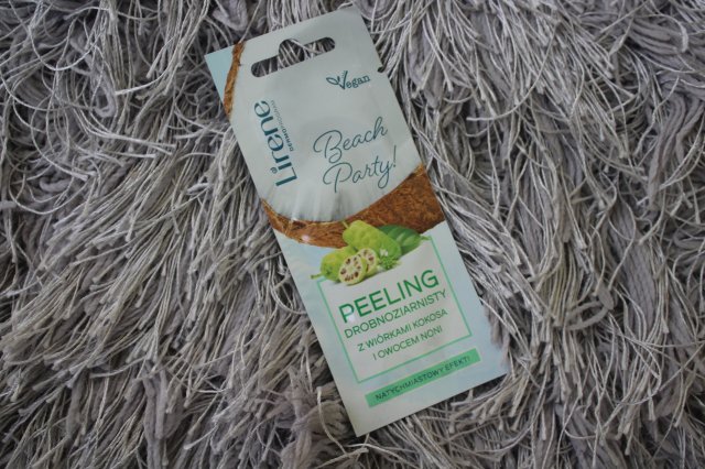 Lirene Beach Party, Peeling drobnoziarnisty do twarzy, Z wiórkami kokosa i owocem noni