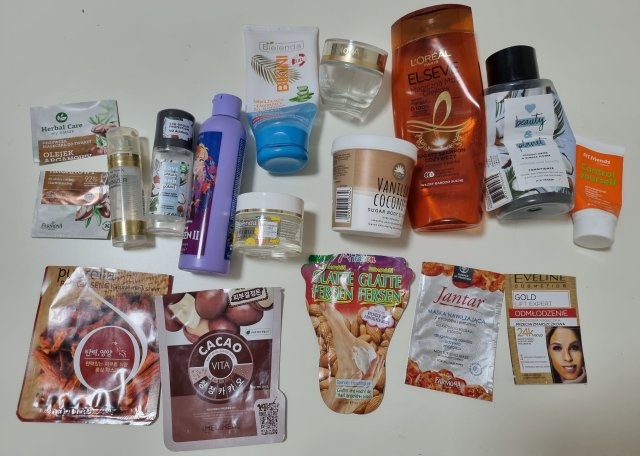 akcja denkowanie! grudzień - kosmetyki w świątecznych opakowaniach i świątecznych kolorach 🎄❄️⛄🎀🎁🎅