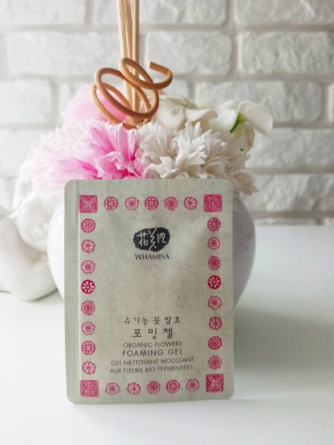 WHAMISA Pianka oczyszczająca do twarzy, Organic Flowers foaming gel