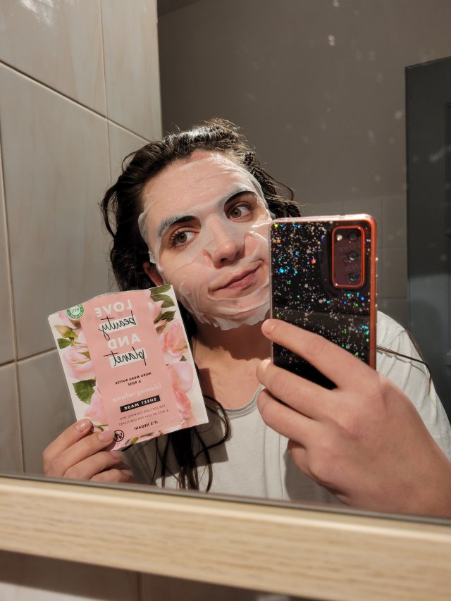 Love Beauty and Planet Maseczka do twarzy w płacie, Muru Muru Butter & Rose