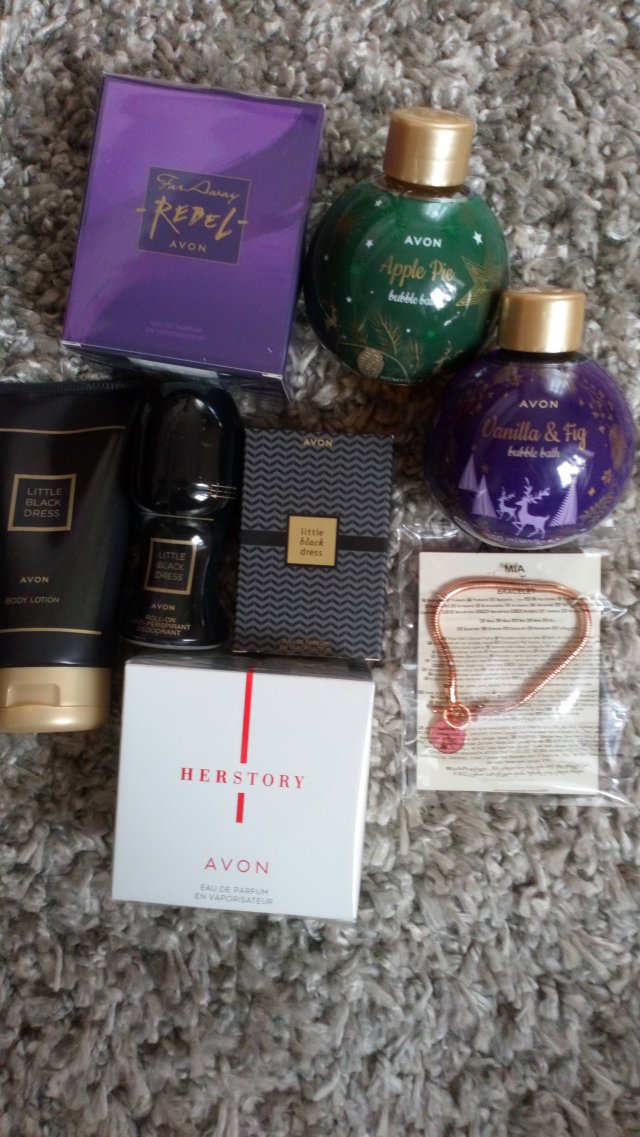 Zestaw kosmetykow Avon 