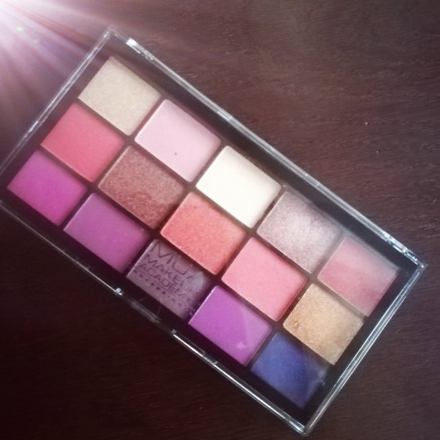 MUA Paleta cieni do powiek, Cosmic Vixen