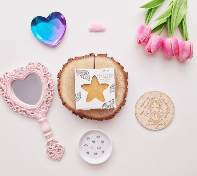 dealz Star Fizzer, Forest Wild, Cinamon&Ginger, Musująca gwiazda do kąpieli, Z brokatem, Cynamon i Piernik