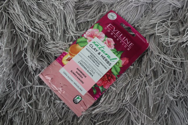 Eveline Natural Clay & Herbs, Maseczka do twarzy, Nawilżająco-rozświetlająca, Z różową glinką, Cera sucha i wrażliwa