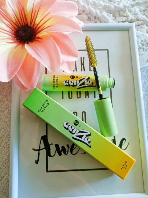 Żółty tusz do rzęs 