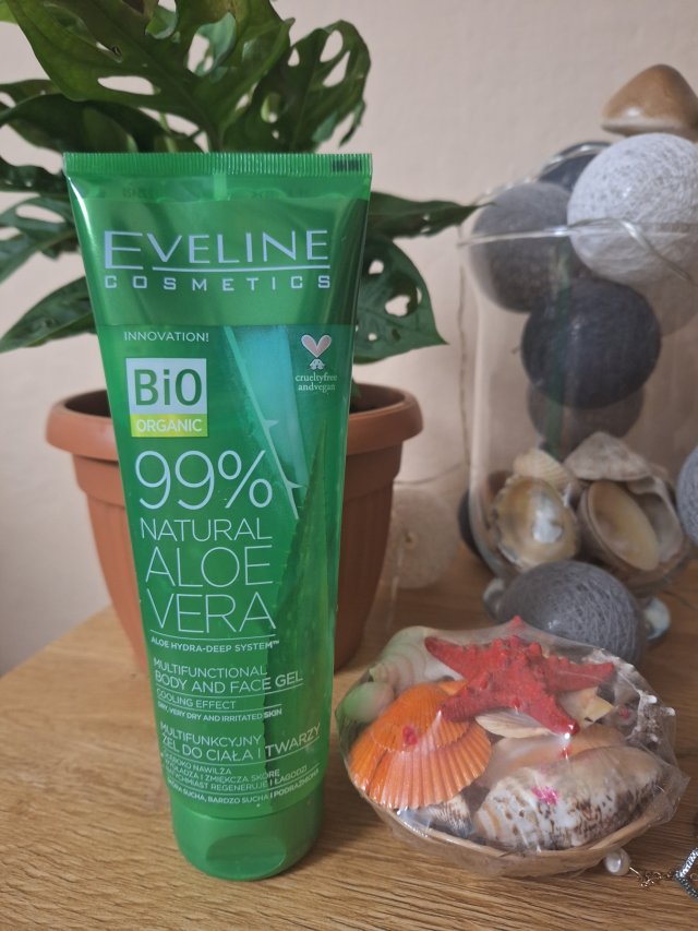 Eveline Żel do twarzy i ciała, Multiregenerujący, 99% Aloe Vera, Z olejkiem z drzewa herbacianego
