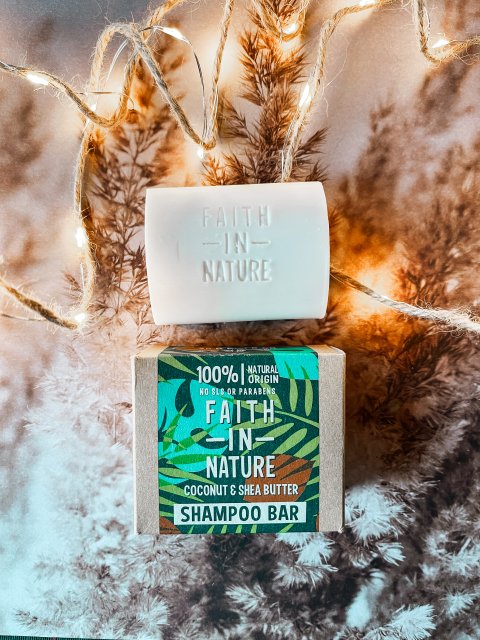 Faith in Nature Szampon do włosów w kostce, Coconut & Shea Butter