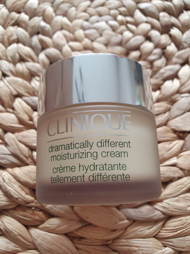 Clinique Dramatically Different Moisturizing Cream